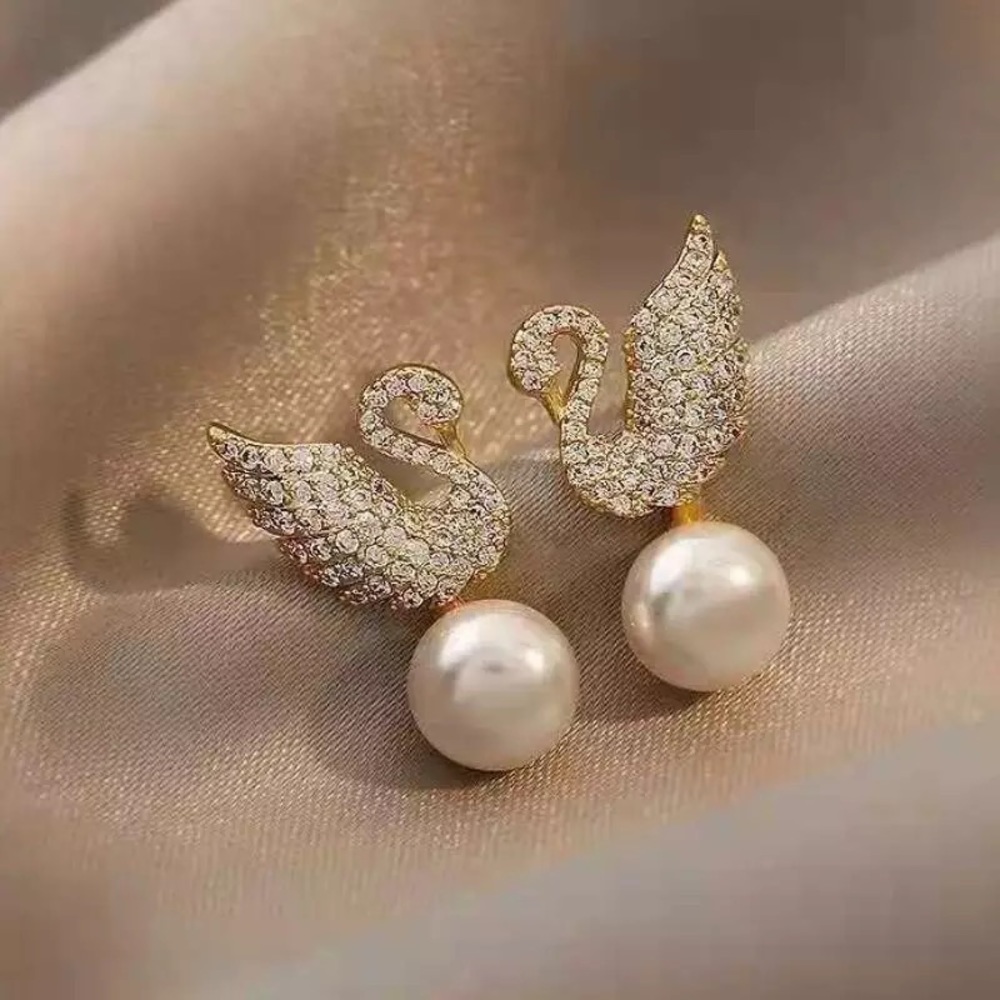 Swan Earring - Picture 4 of 4